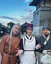 チョ・ジュユンの公式インスタグラム@jojaeyun74より （左から）チョ・ジュユン、ユナ、キム・グァンギュ Netflix「暴君のシェフ」でチョ・ジュユンは四川料理の達人タン・ベクリョン役で出演した