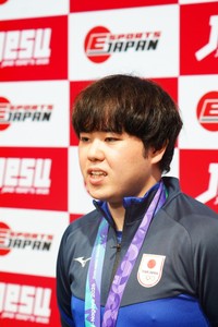 取材を受ける樋口孝治郎