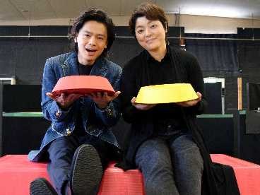 世界一有名なビーグル犬、スヌーピーで歌い踊る