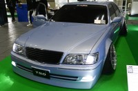 前輪も後輪もものすごいキャンバー