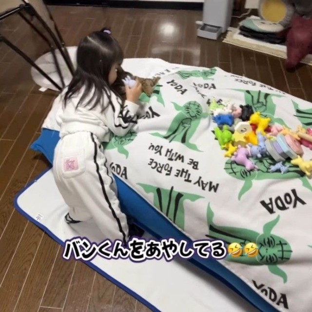 バンくんをあやしてる！（midoriさん提供、Instagramよりキャプチャ撮影）