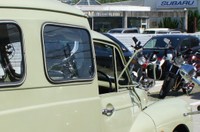 三角窓を開いたところ。横に張り出すことで走行風を車内に効率よく採り入れる