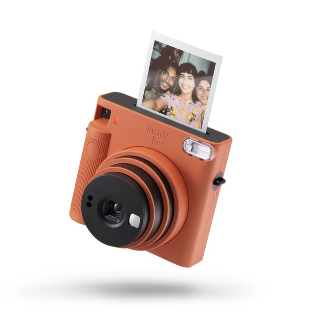 11月6日発売のチェキ「instax SQUARE SQ1」 （富士フイルム提供）