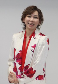 宝塚歌劇団退団20周年記念公園を開催する元星組トップスター湖月わたる