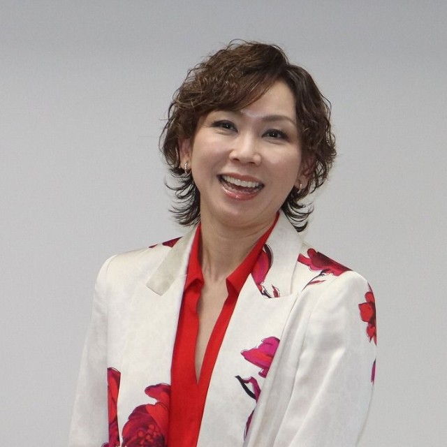 宝塚歌劇団退団20周年記念公園を開催する元星組トップスター湖月わたる