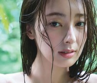 宮本茉由1st写真集『ほんとはね、』(撮影／中村和孝)