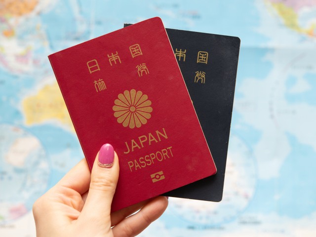 「最強パスポート」ランキングで日本が首位陥落　今年の1位はアジアのあの国