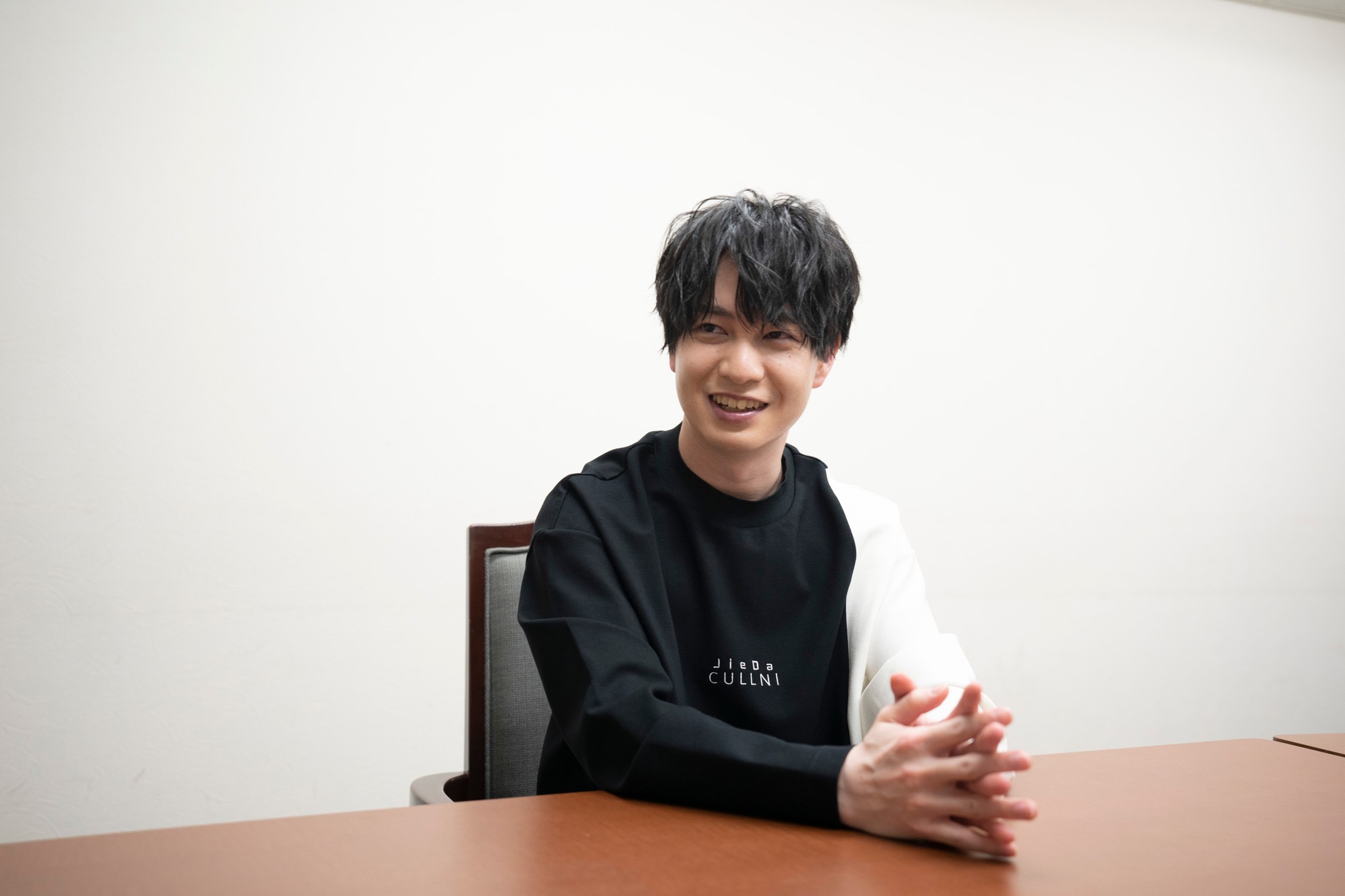 人気声優・小林裕介「顔出し」への葛藤語る「顔を出さずに済むから声優 