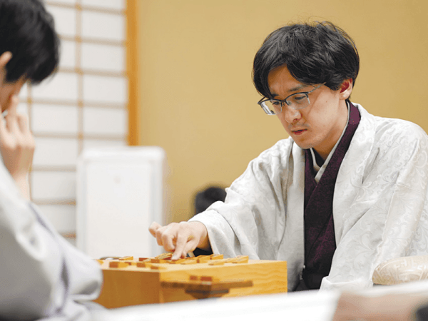 将棋・伊藤叡王、王座をうばう ｜ 朝日小学生新聞 | 朝日中高生新聞