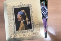 我が家にあった『ルーブリアン限定缶』（レーマン製菓）が出会い。「お菓子の缶の女の子」と認識していた。今は裁縫道具入れに
