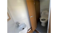 トイレカーの内装（提供：岡山・奈義町）