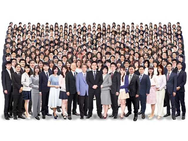 【弁護士法人心】【税理法人心】スタッフ集合写真 (002) 会議中