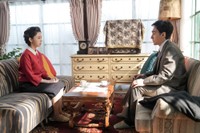 バディとして歩んだ長い道のりをふり返るスズ子と羽鳥　(C)NHK