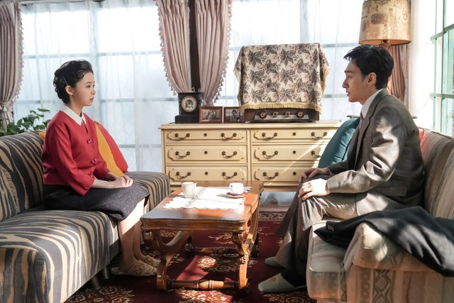 バディとして歩んだ長い道のりをふり返るスズ子と羽鳥　(C)NHK