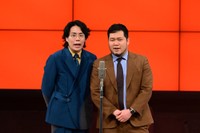 「第九回 上方漫才協会大賞」で話題賞を受賞した令和ロマン・髙比良くるま（左）と松井ケムリ