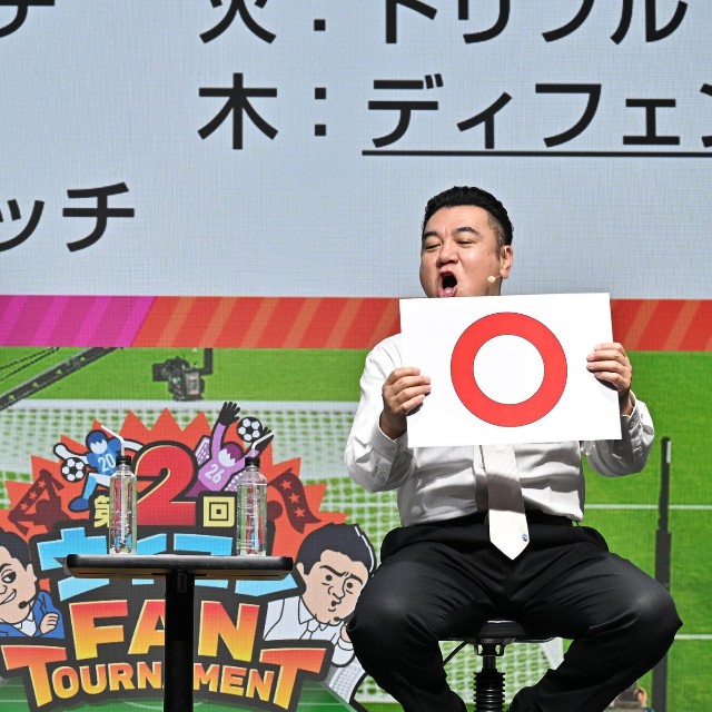 リアルイベント「ウイコレ FAN TOURNAMENT」に登場した有田哲平（左）と山崎弘也