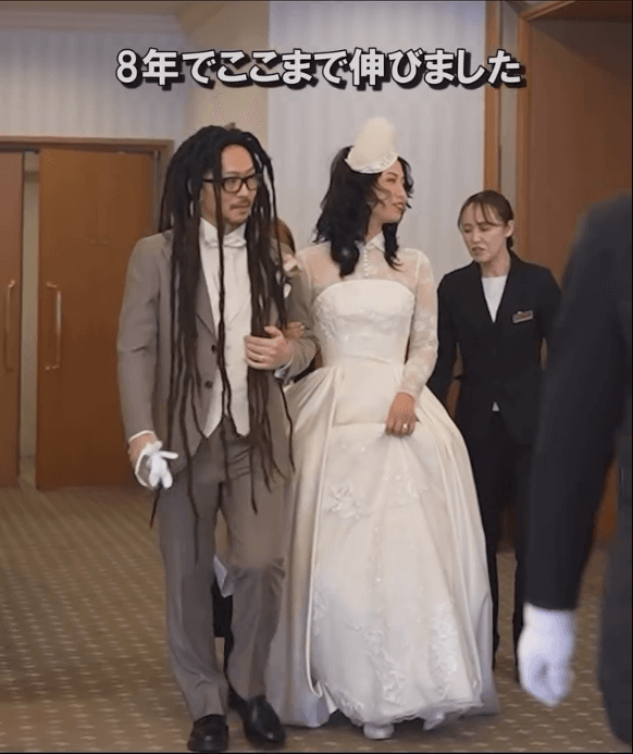 【ビフォー写真】入場時のドレッドヘアは実はカツラ／投稿主さん提供