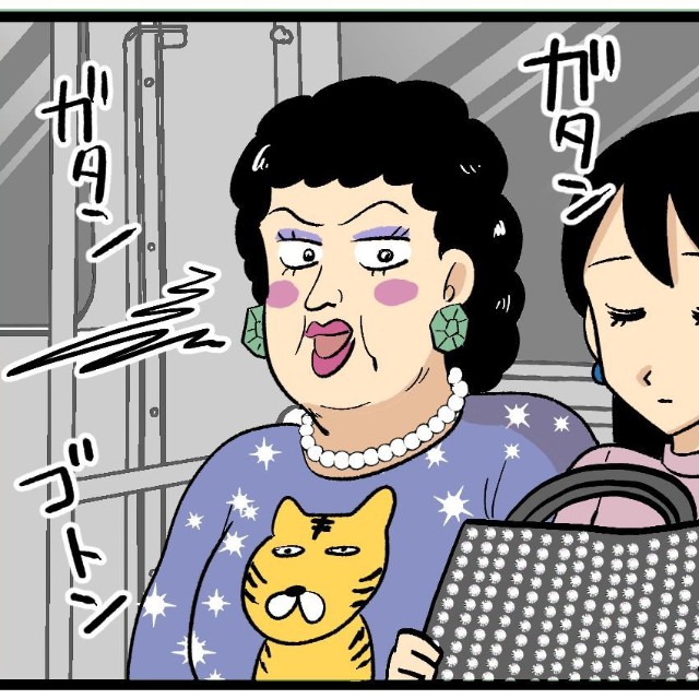 電車で隣に座ったのは…