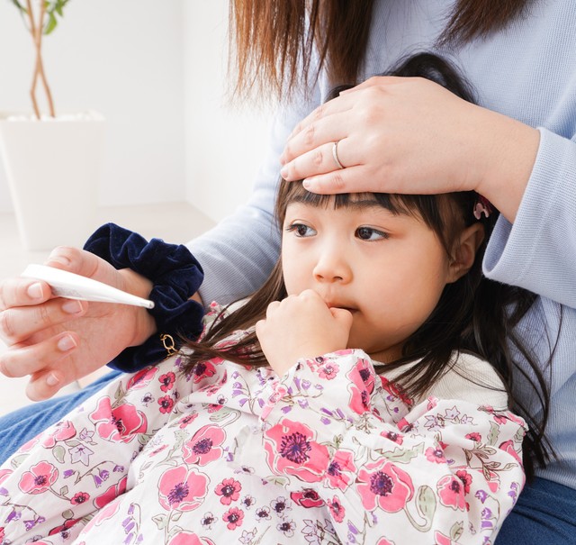 保育園では熱があったのに家に帰ったら平熱に？　※画像はイメージです（maroke/stock.adobe.com）