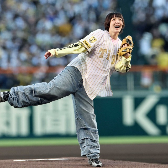 甲子園のマウンドでナイスピッチ