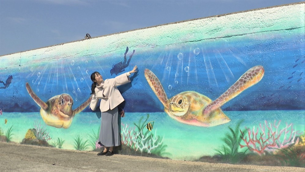 絵画　海　釣り 写真映えスポットとしても人気 引田漁港の「湾岸アート