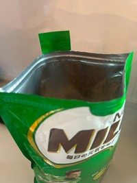 片方だけに「持ち手部分」を残してカット。この「持ち手」をつまめばスムーズに開封出来るという（画像提供：nomoさん）