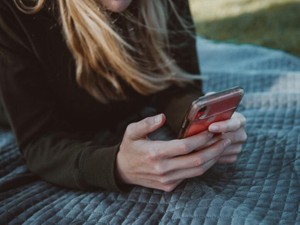 肌が白い女性を求める男とマッチングした、私の「女らしい」自己紹介