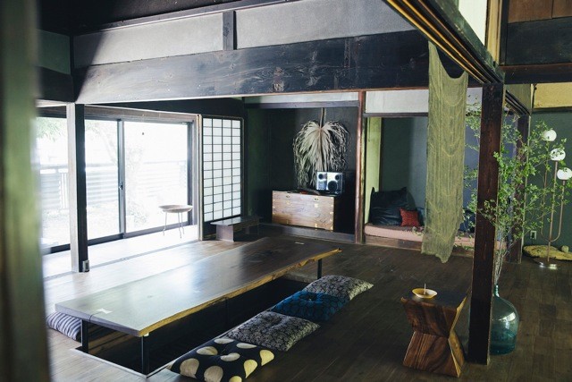 掘り炬燵がある広々としたリビング