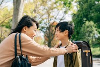 家族を優先し続けたお母さんの生き方とは（photoACより「FineGraphics」さん撮影、イメージ画像）