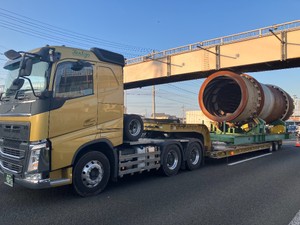 【速報】国道４号の歩道橋にトレーラーの積載物引っ掛かる　トレーラー身動き取れず　仙台・太白区