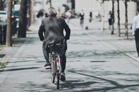 要支援2でも変わらない生活リズム。自転車に乗ることも父の日常の一部　※この画像はイメージです（beeboys/stock.adobe.com）