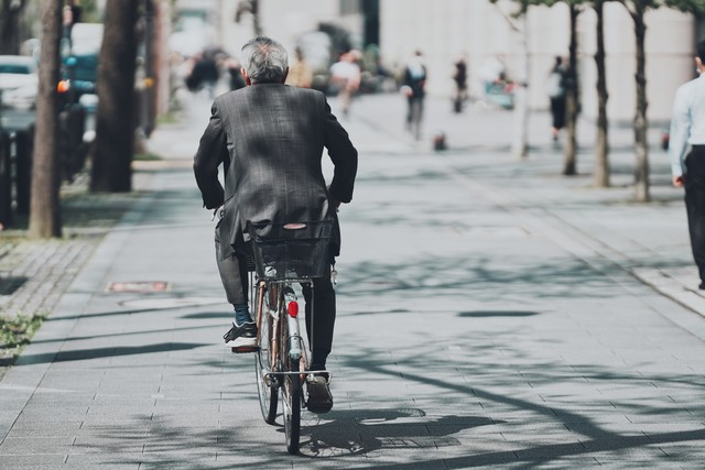 要支援2でも変わらない生活リズム。自転車に乗ることも父の日常の一部　※この画像はイメージです（beeboys/stock.adobe.com）