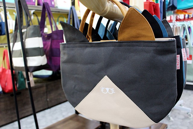 2022年2月1日から販売された新作「猫型トートバッグ」