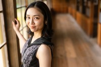 山谷花純写真集『遠距離、現在此。』（撮影：西村康、KADOKAWA）