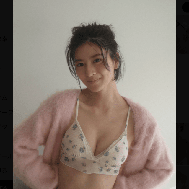 「FLASH」（26年3月31日発売号）に登場した幸田あかりのオフショット　本人のX（@akari_koda_）より