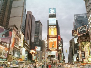 金を買う手続きはボタン一つ　ニューヨークとロンドン、金はこうやって取引される