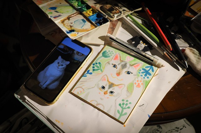 飼い猫を描くときは写真を借りて参考にする