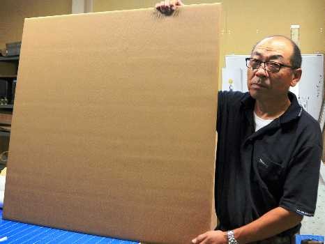 フローリングの床に犬猫用の防カビ畳はいかが？　畳屋さんが考案