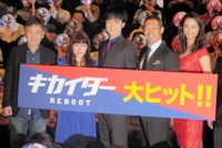 映画「キカイダー REBOOT」公開時の舞台あいさつに参加した伴大介（左）＝東京・新宿（2014年撮影）