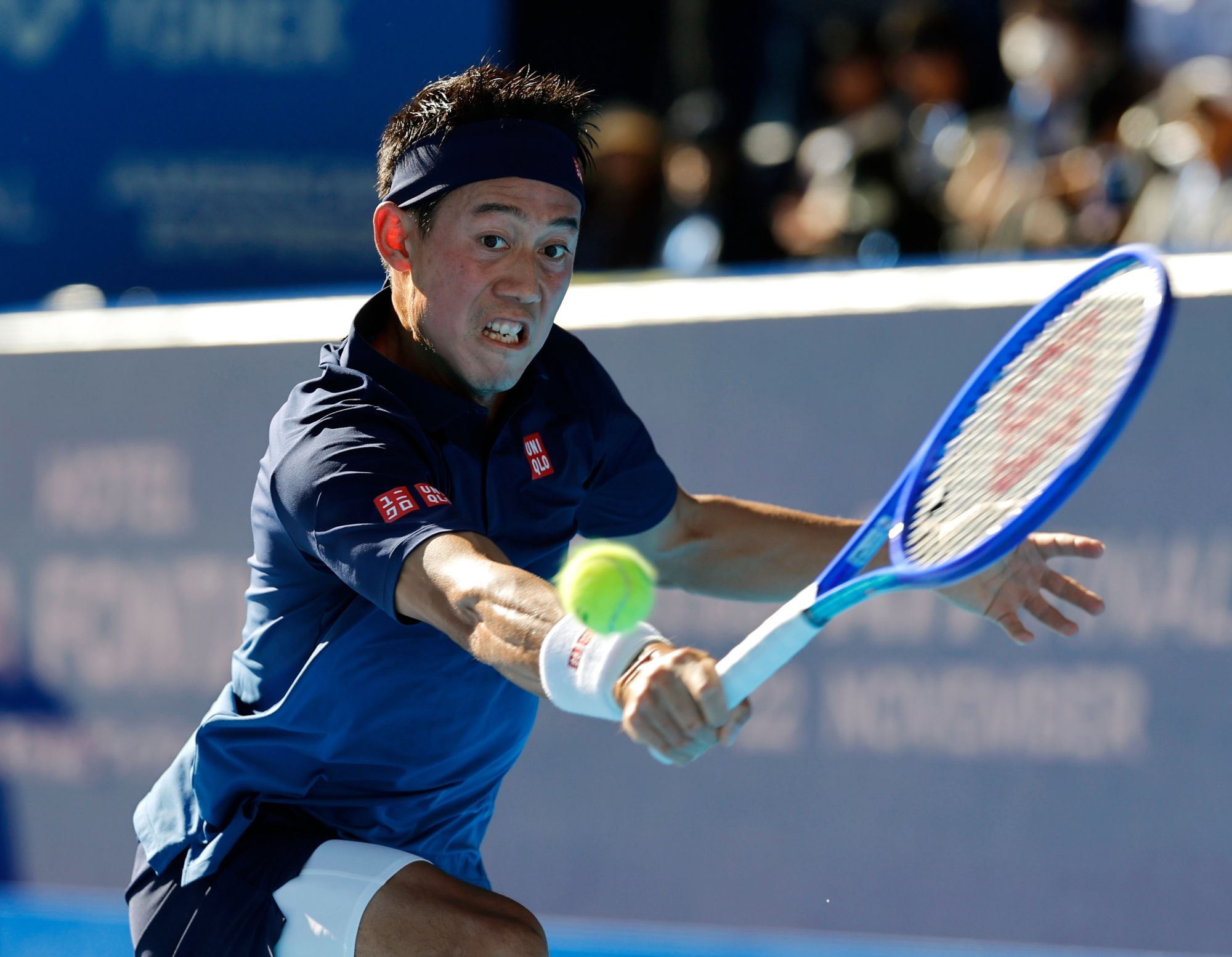 プレーする錦織圭＝有明テニスの森公園