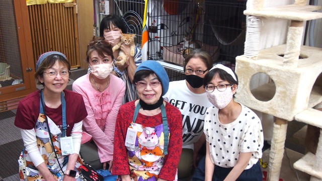 黒田さん（中央）ところんのスタッフ