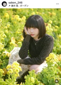 服装に合わせてメイクも変えて。