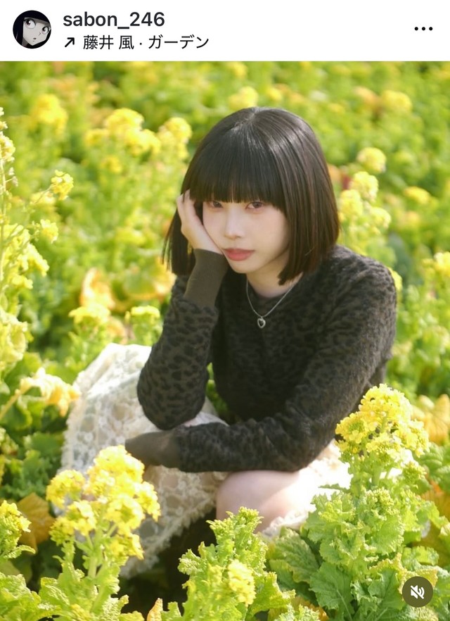 服装に合わせてメイクも変えて。