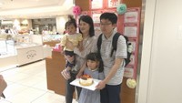 母の日に子どもがデザインのケーキをプレゼント