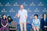オープニングセレモニーに出席したトム・フェルトン