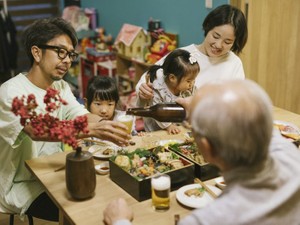 家族信託は認知症になってからだと遅い？ メリットとデメリット、成年後見制度との違いを解説