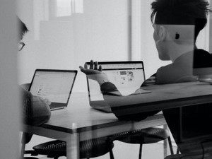 ある日突然言い渡された私の部署名と赴任地。それは、会社への不信感になった