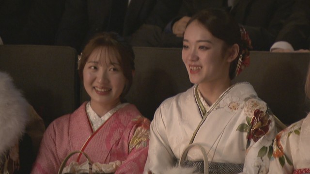 「はたちのつどい」に振袖姿で出席した喜田未来乃選手 11日 坂出市