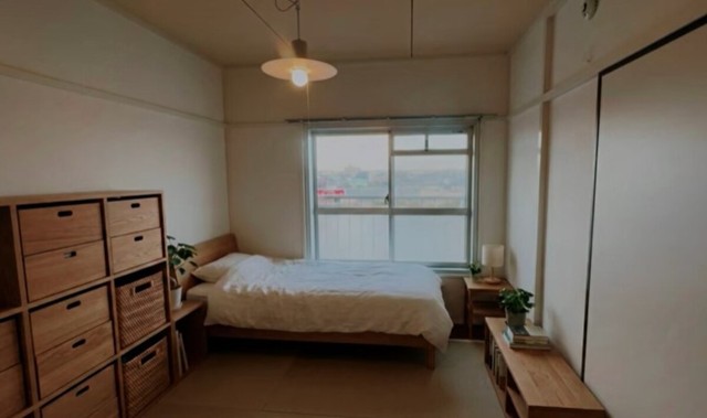 麻の畳を採用し、現代の暮らしに合わせた和室空間／いつでも不動産さん（@itsudemofudosan）提供