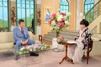 黒柳徹子さん（右）とトークを展開する小林旭さん
